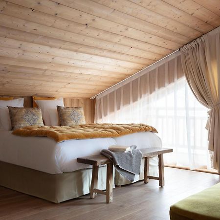 Grandes Rousses Hotel & Spa Alpe d'Huez Екстер'єр фото A bedroom at the Hotel de Crillon