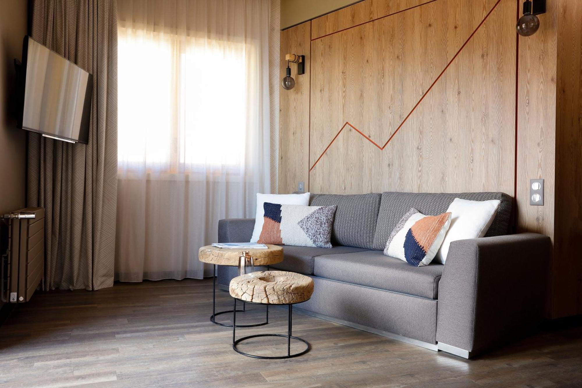 Grandes Rousses Hotel & Spa Alpe d'Huez Екстер'єр фото A living room in a hotel