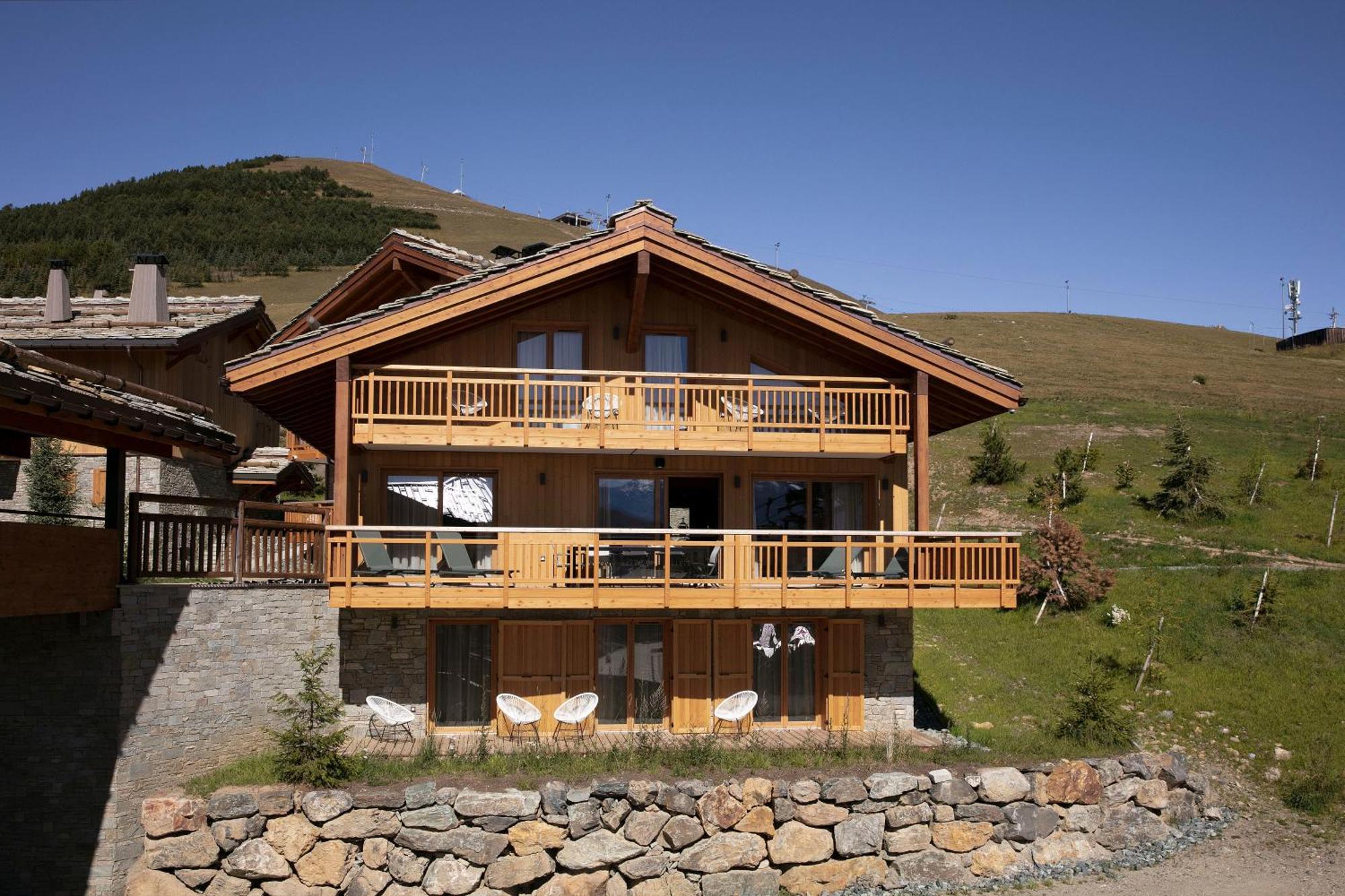Grandes Rousses Hotel & Spa Alpe d'Huez Екстер'єр фото A chalet in Les Saisies