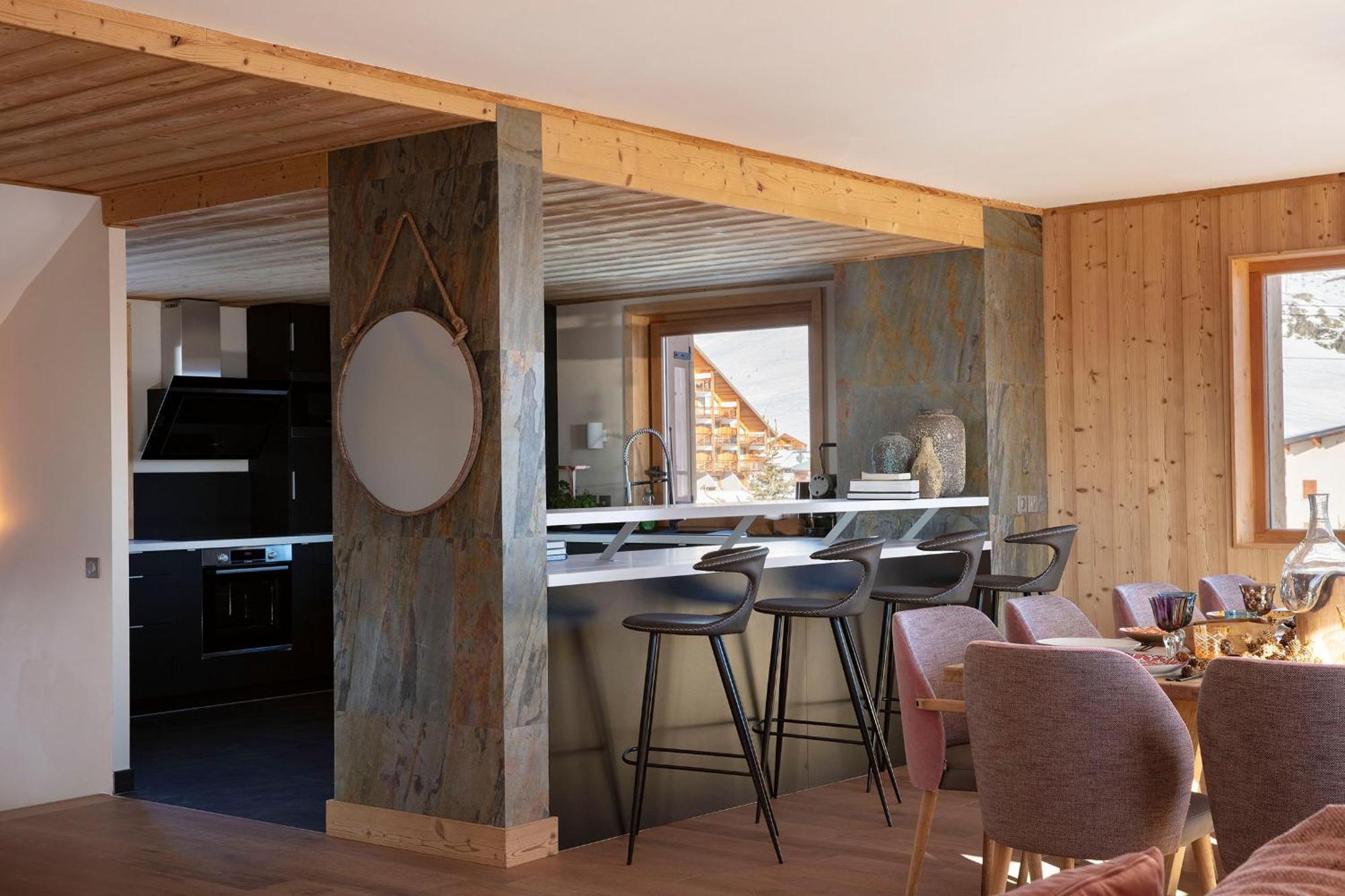 Grandes Rousses Hotel & Spa Alpe d'Huez Екстер'єр фото A kitchen in a chalet