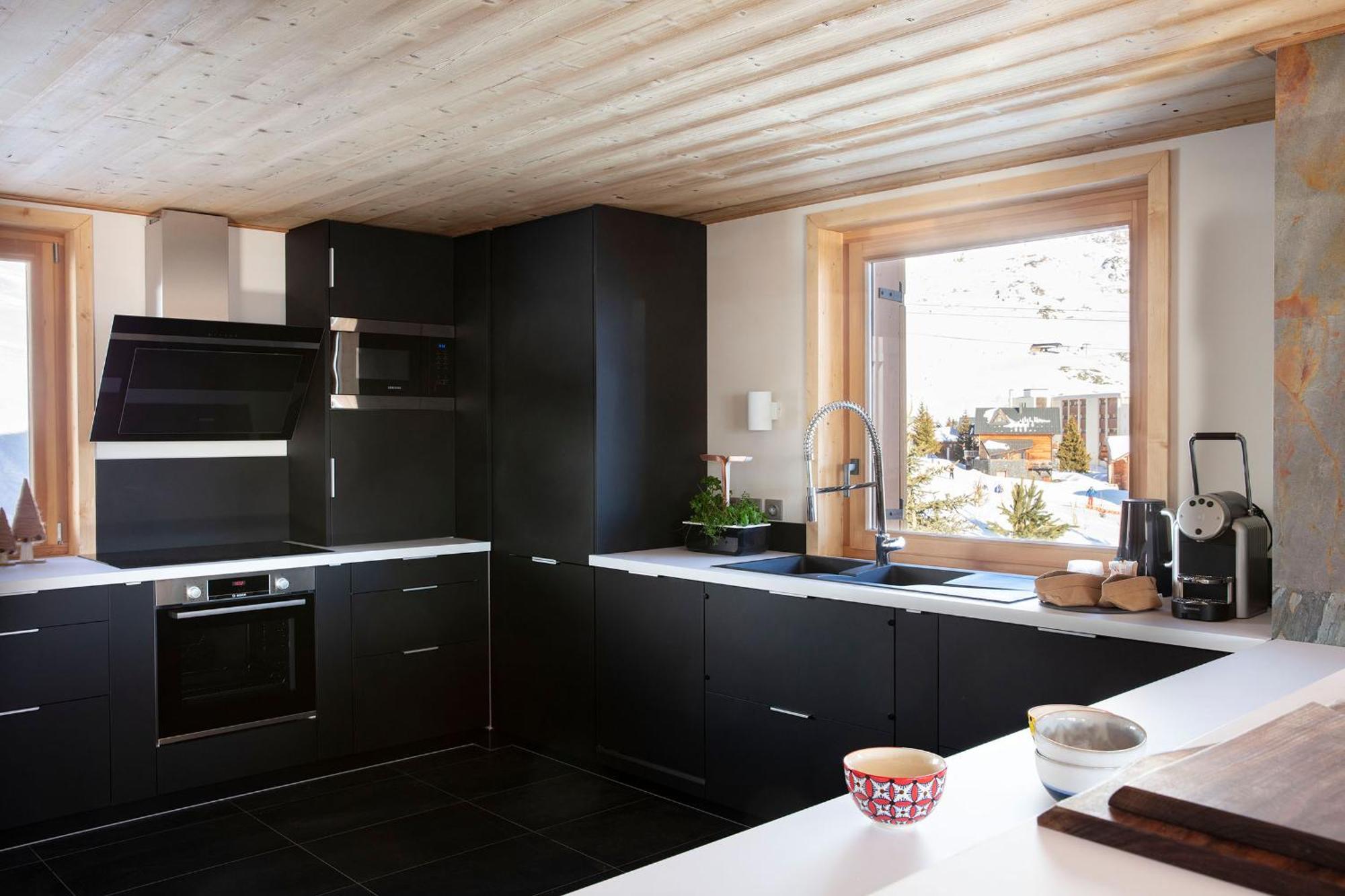 Grandes Rousses Hotel & Spa Alpe d'Huez Екстер'єр фото A modern kitchen